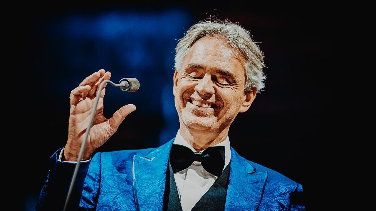 Andrea Bocelli biography profile photo