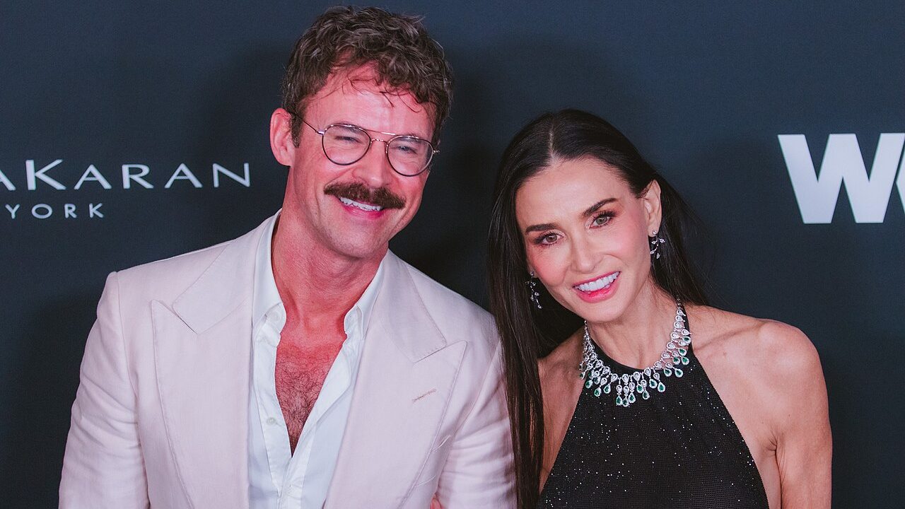 Demi Moore biography profile photo