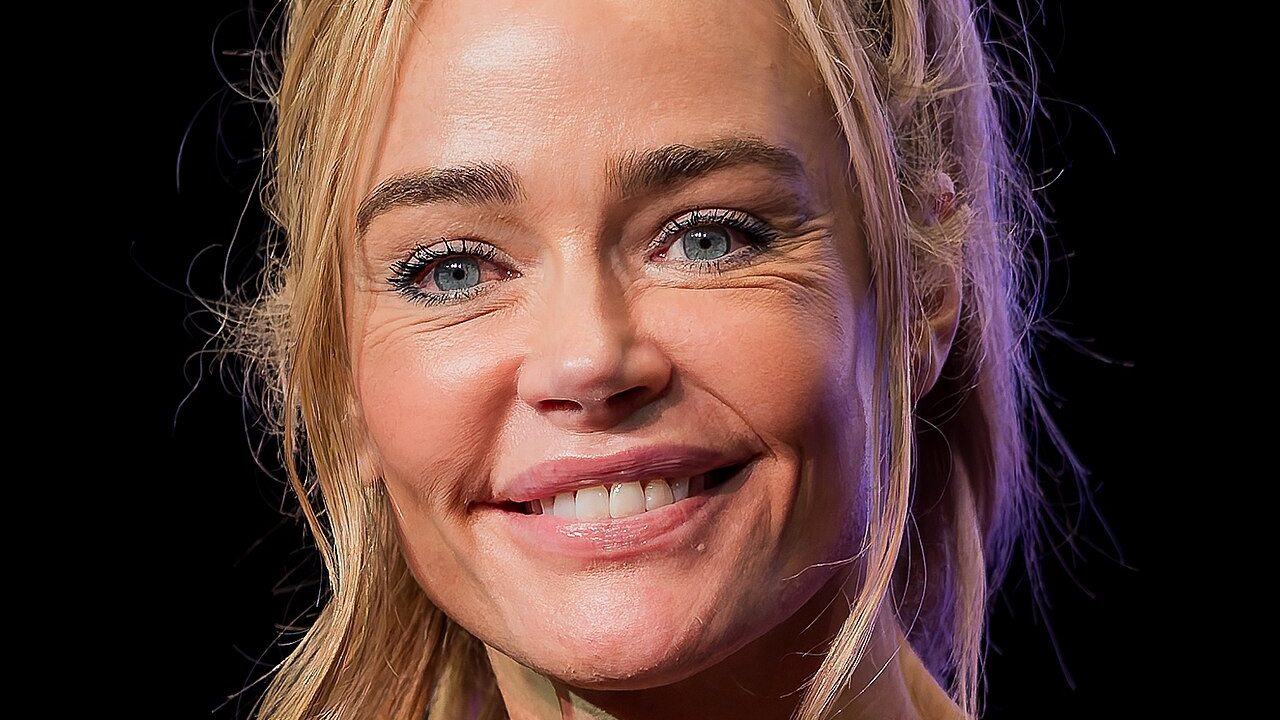 Denise Richards biography profile photo