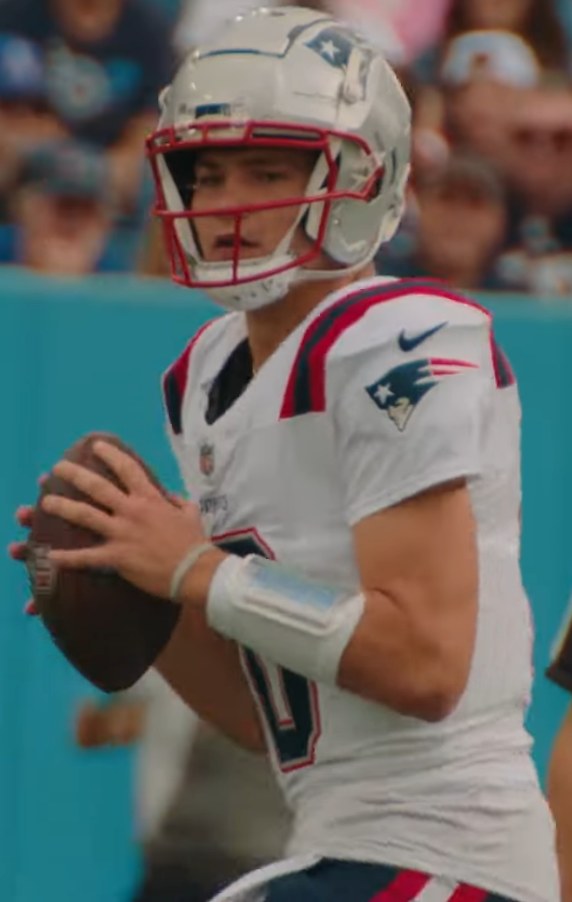 Drake Maye playing quarterback in the NFL