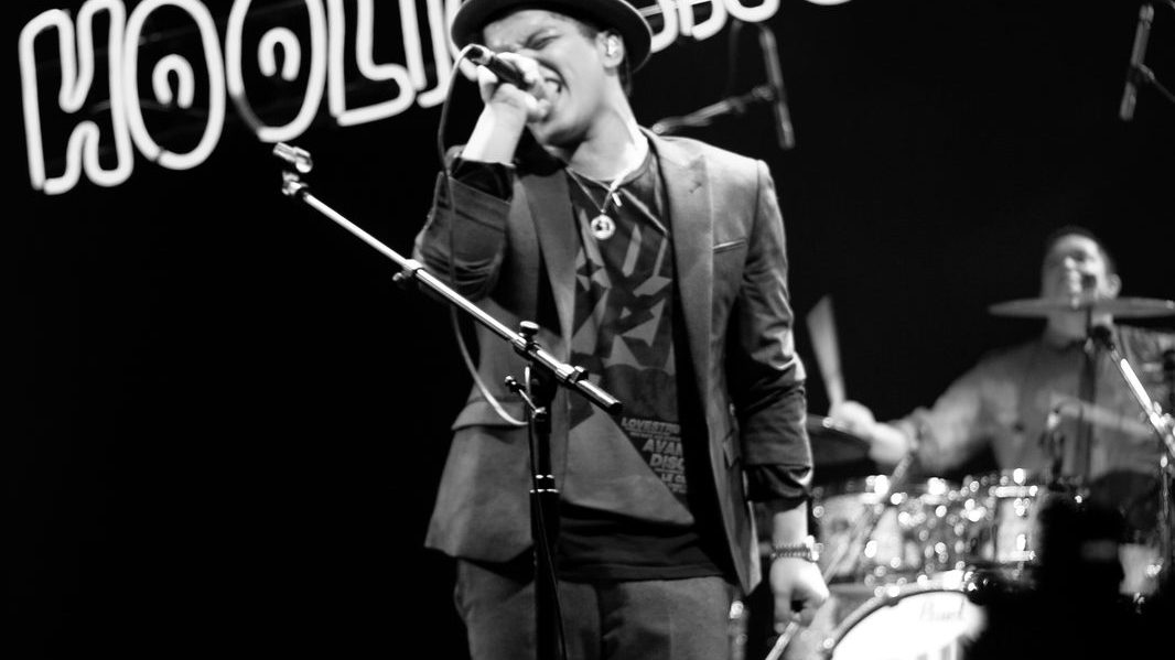 Bruno Mars — family and biography profile photo