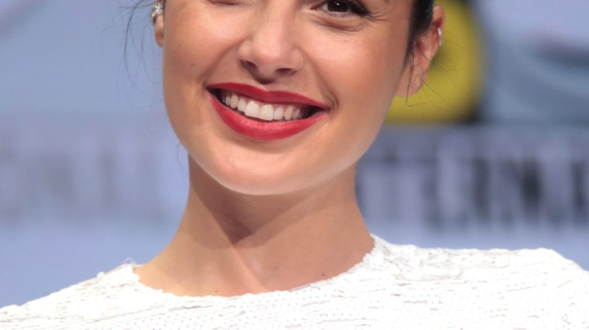 Gal Gadot photographed at San Diego Comic-Con, years before her fourth daughter was born
