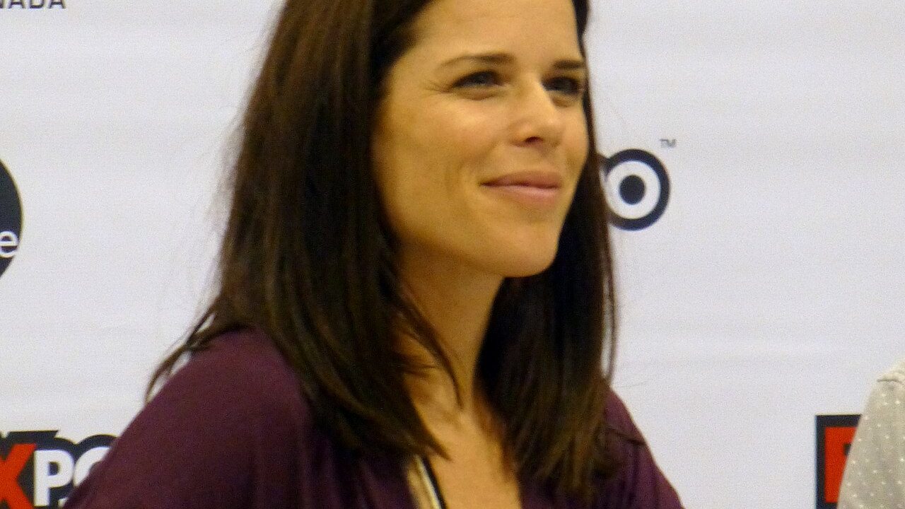 Neve Campbell — public figure profile photo