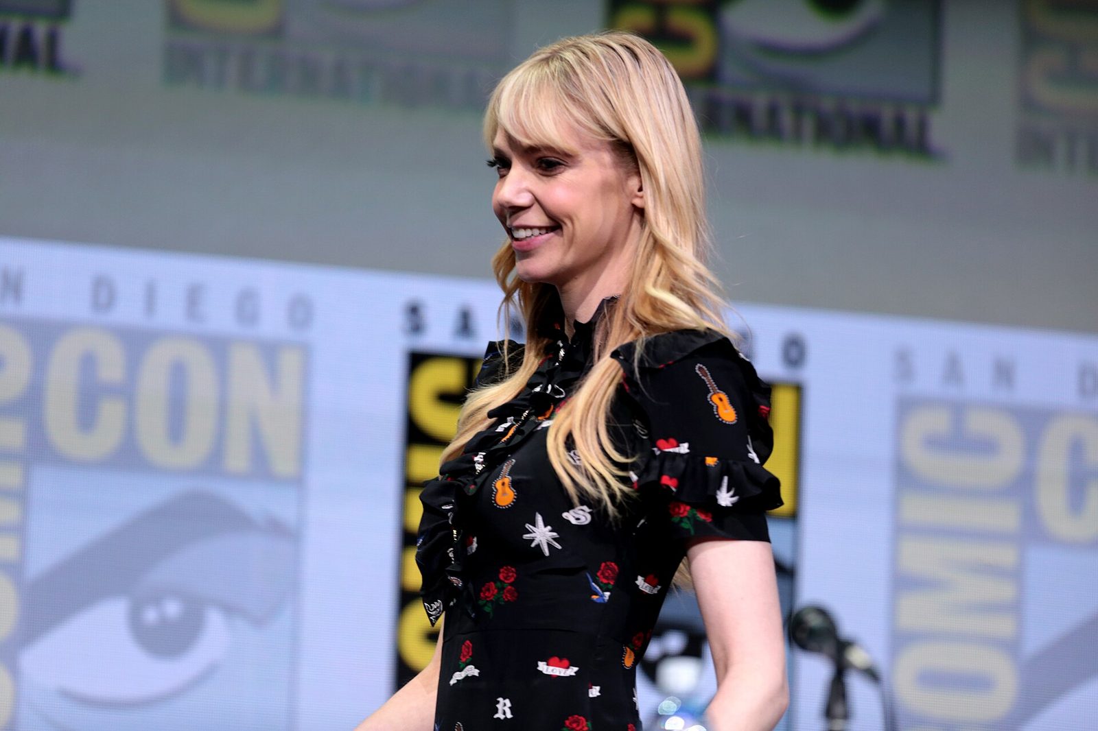 Riki Lindhome — public figure profile photo