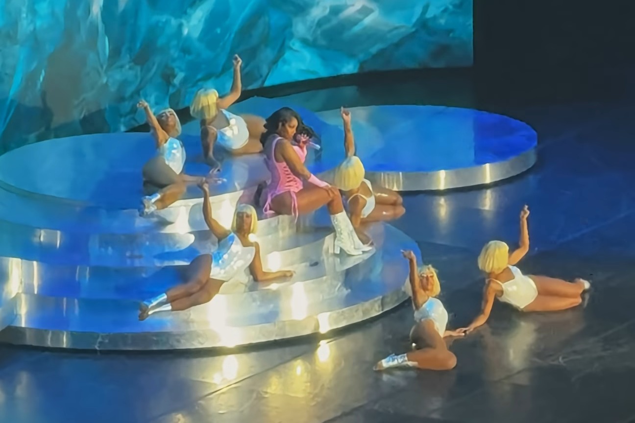 Summer Walker performing ‘Body’ live at Breezy Bowl XX in 2025, the year her third album was released