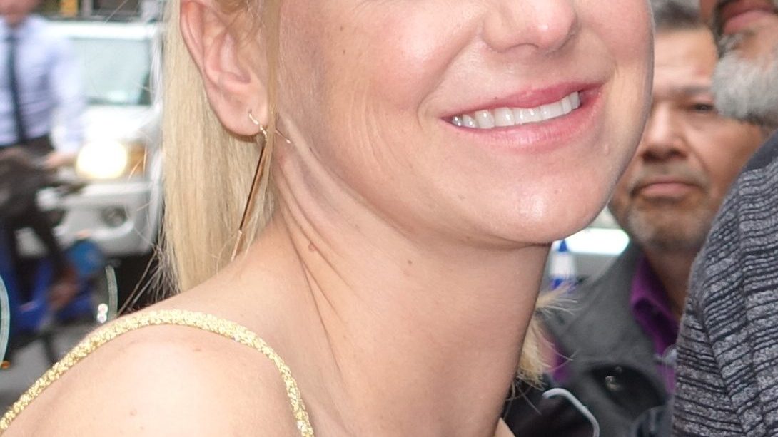 Anna Faris — family and biography profile photo