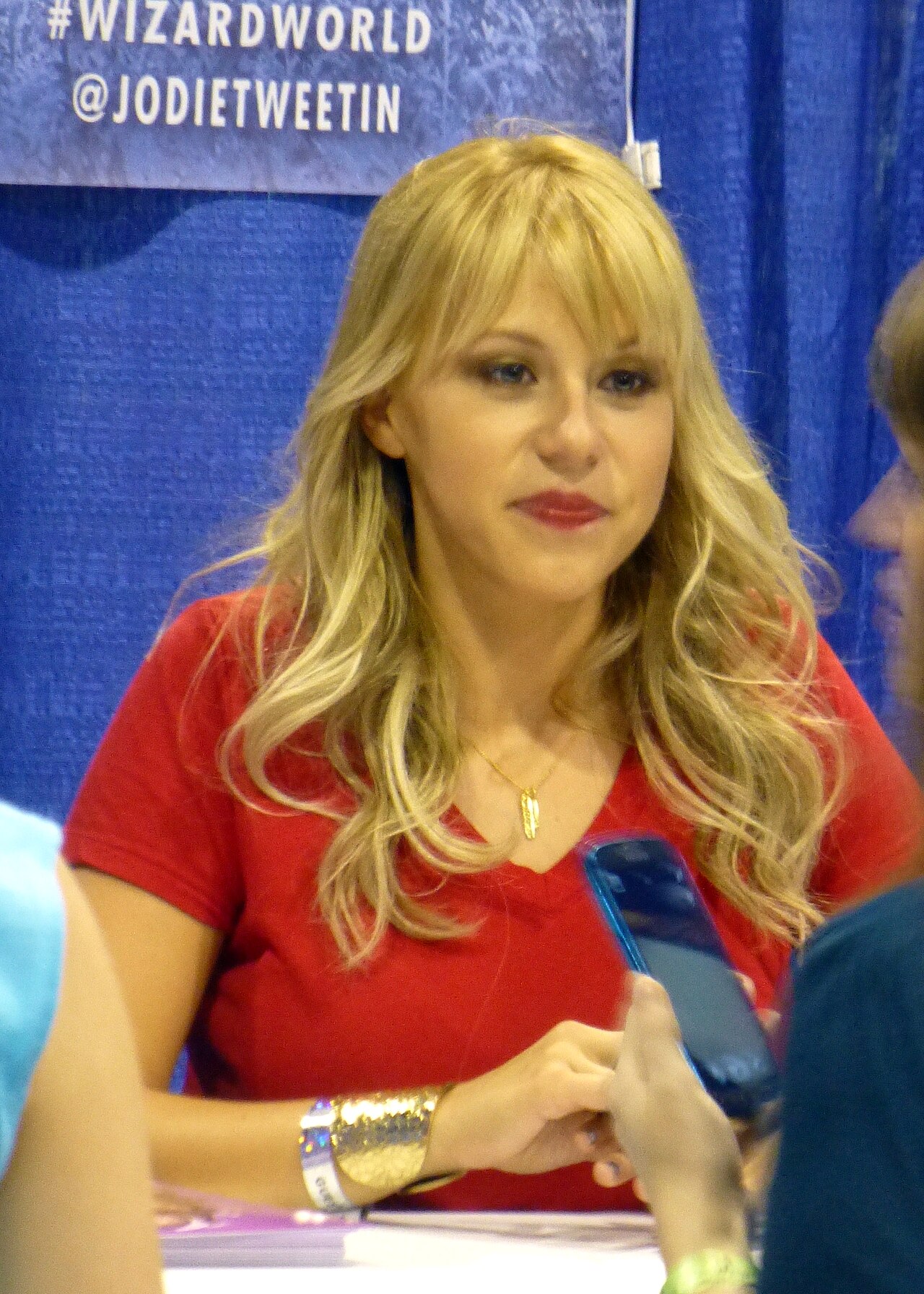 Jodie Sweetin — the celebrity parent at the center of this family guide