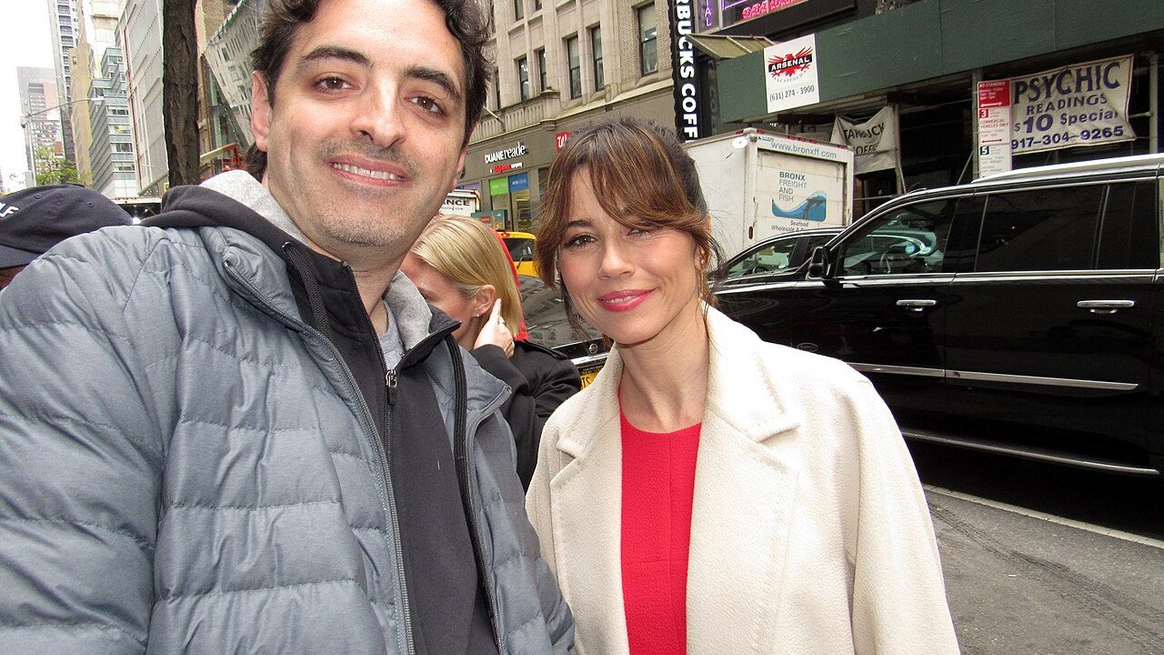 Linda Cardellini relationship and dating profile photo
