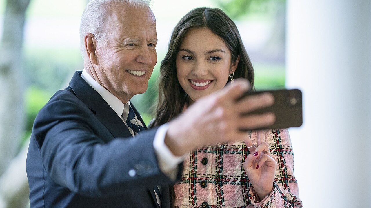 Olivia Rodrigo relationship and dating profile photo