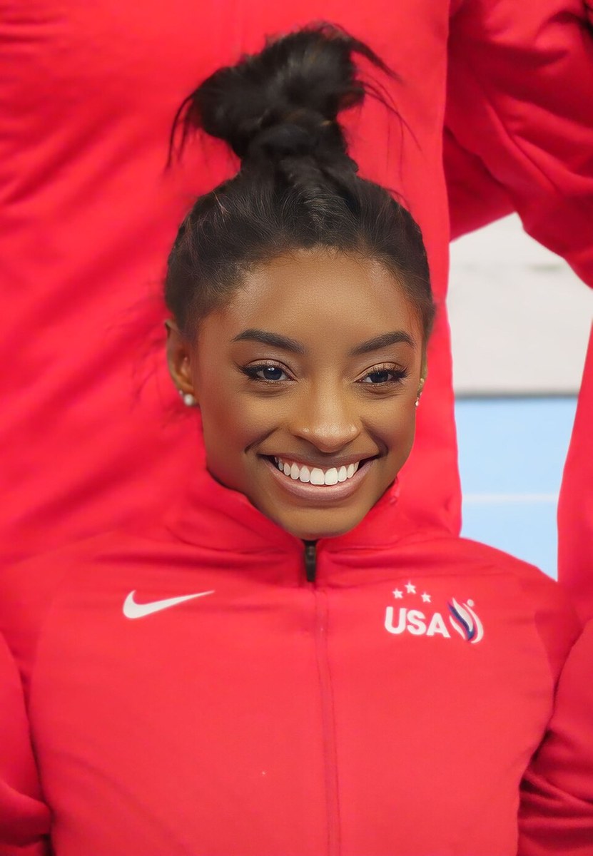 Simone Biles performing on the balance beam at the Olympics