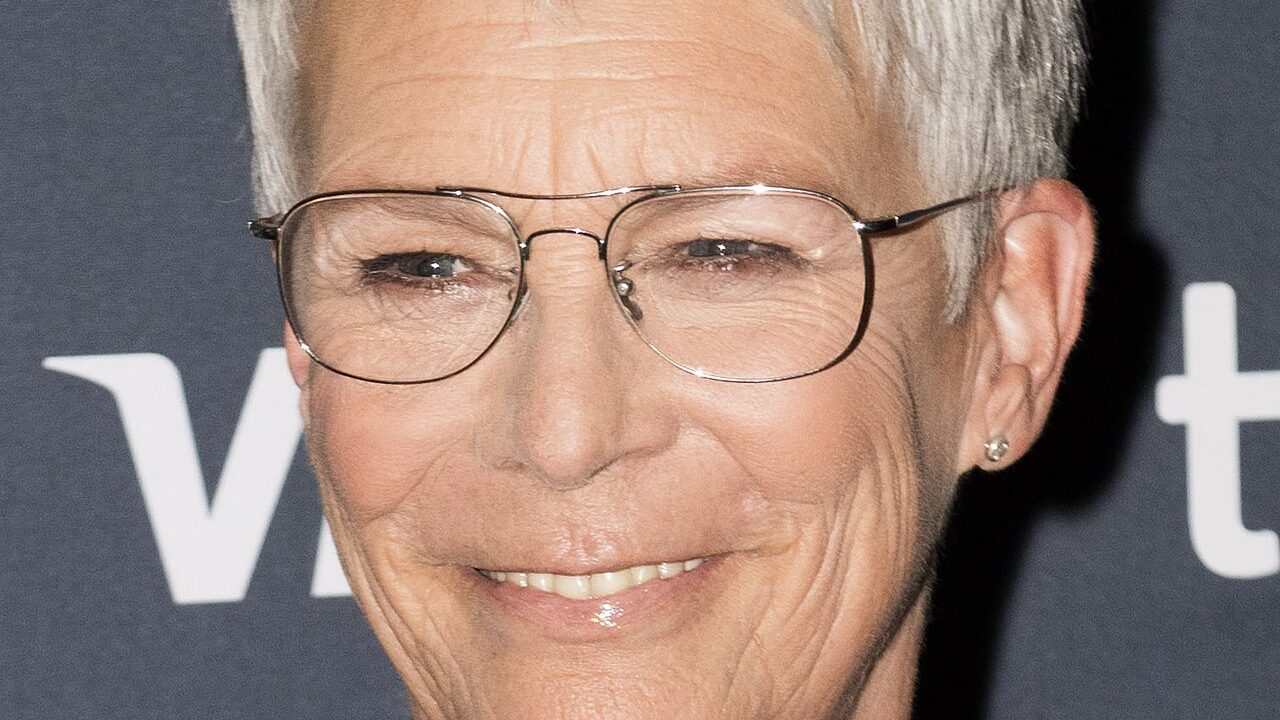 Jamie Lee Curtis biography profile photo