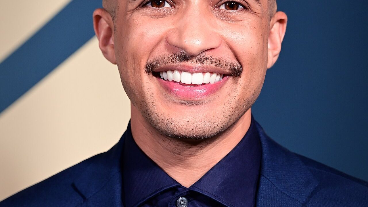 Jordan Fisher biography profile photo