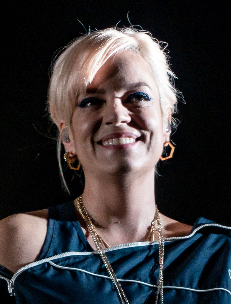 Lily Allen — the celebrity parent at the center of this family guide