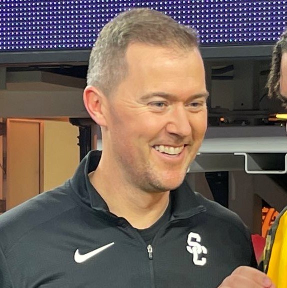Lincoln Riley coaching USC football on the sideline