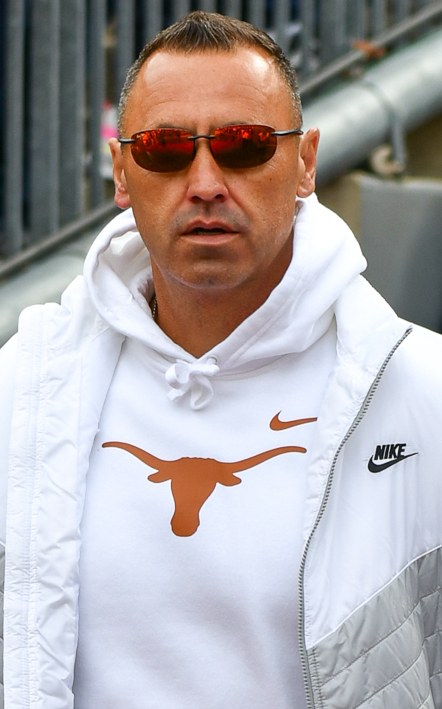 Steve Sarkisian coaching Texas football on the sideline