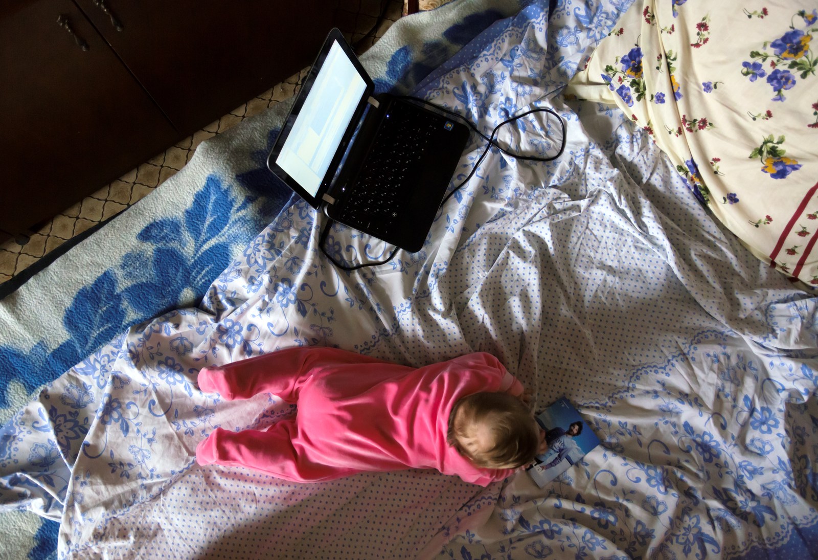Thematic illustration: a baby learning to crawl
