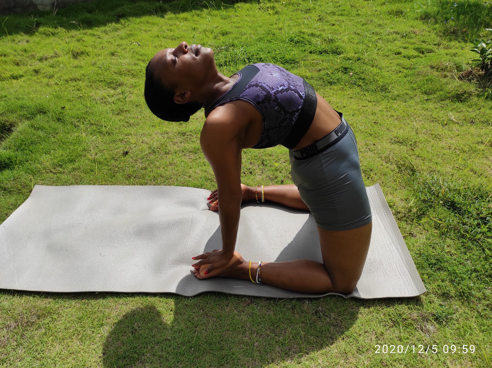 Thematic illustration: an outdoor yoga class in a park