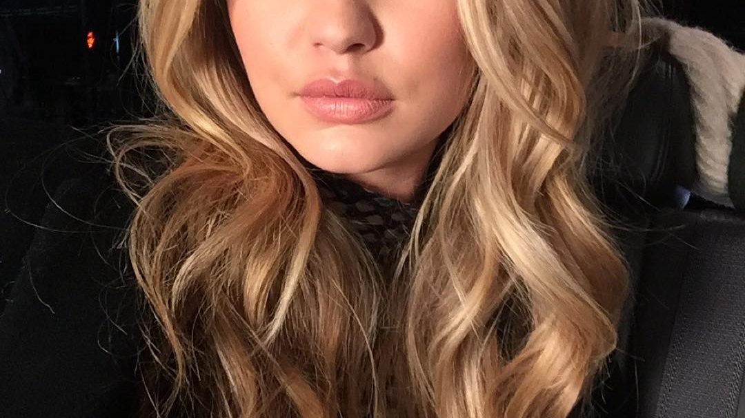 Gigi Hadid relationship and dating profile photo