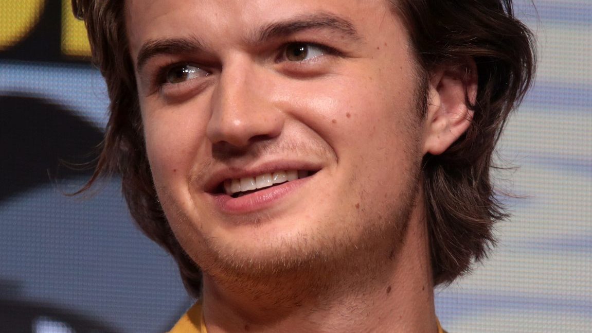 Joe Keery speaking at San Diego Comic-Con in 2017