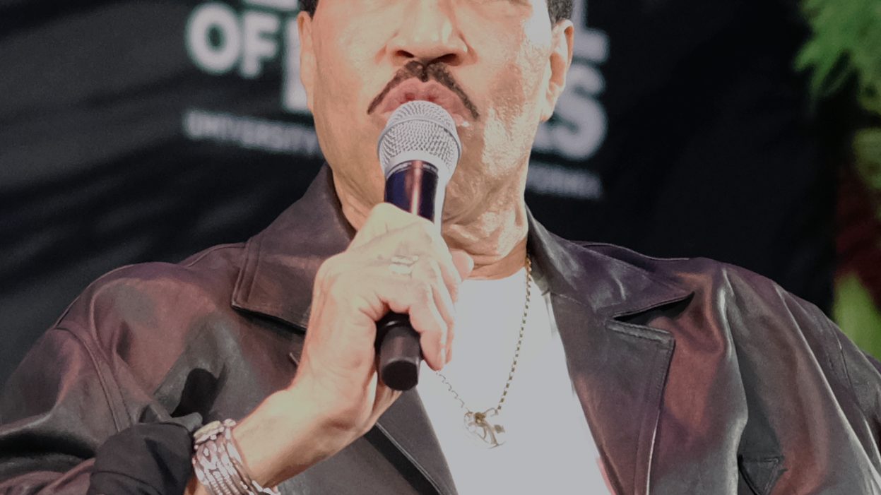 Lionel Richie relationship and dating profile photo