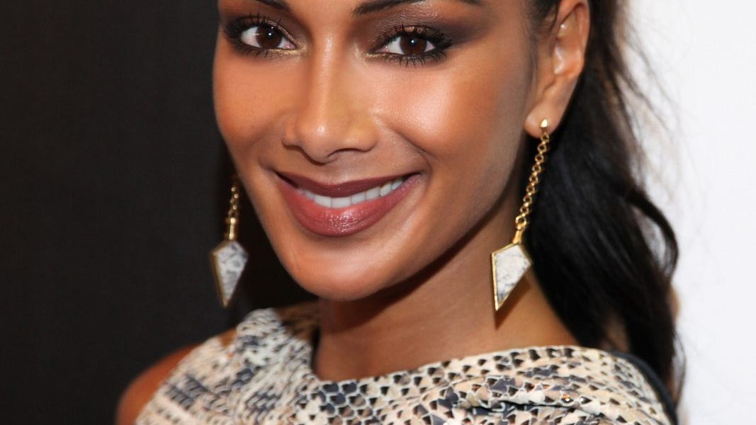 Nicole Scherzinger smiling on a red carpet