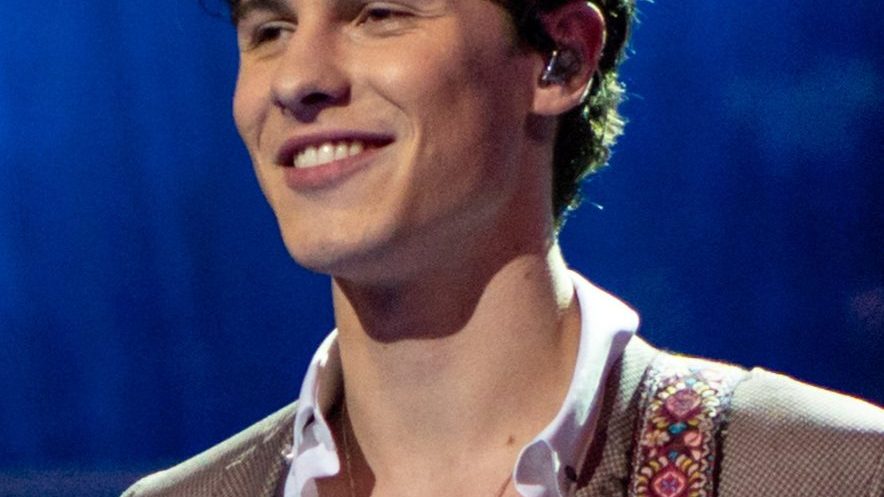Shawn Mendes, dating actress Bruna Marquezine